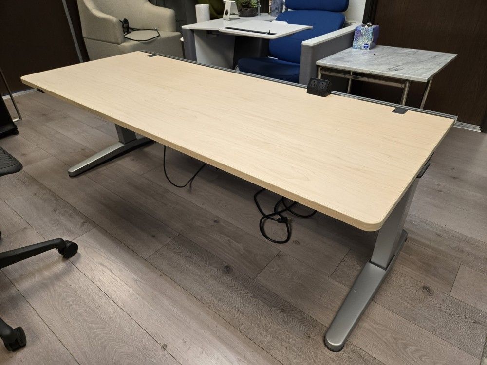 LIKE NEW! STEELCASE ELECTRIC HEIGHT ADJUSTABLE SIT STAND DESKS/TABLES QUANTITY RETAIL OVER $2000 EACH 🔥100 AVAILABLE!🔥 ONLY $499 EACH!