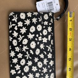 Beautiful Coach Wristlet, Black W/white Flowers