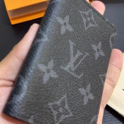 Men's wallets and card holders.