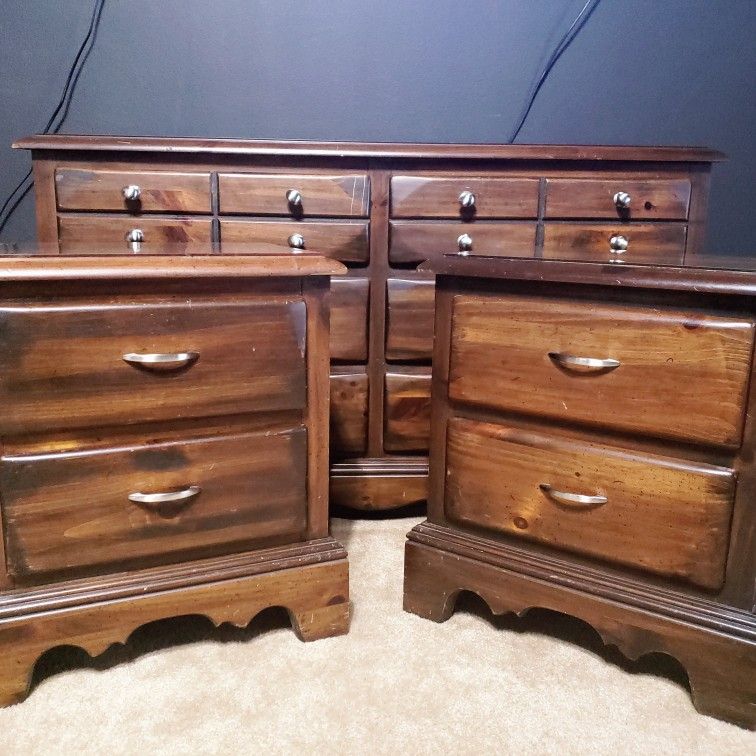 Dresser & 2 Nightstands