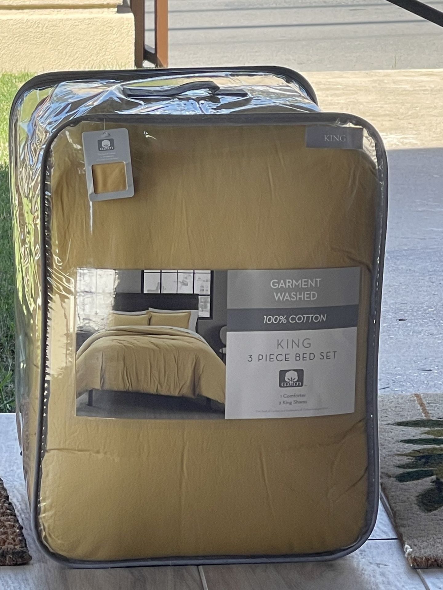 Brand New King Size Comforter. Color Mustard. 