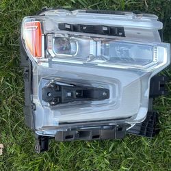 headlight for a Chevrolet 2023 Silverado 1500