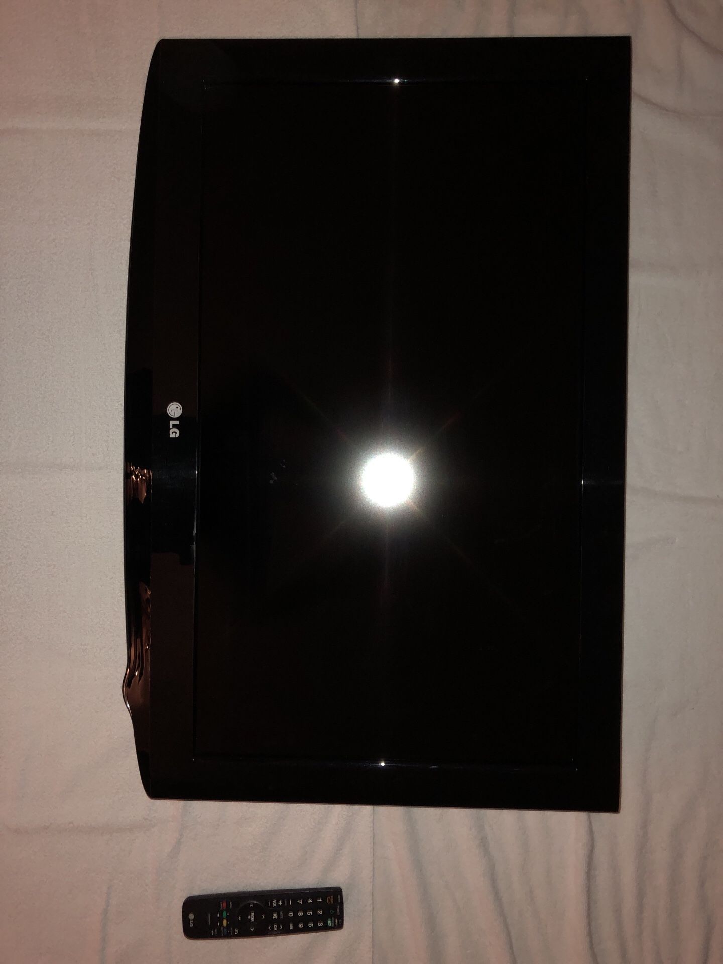 LG 32LH20 32” LCD TV - Great condition!