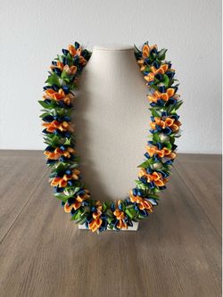 Navy blue and yellow graduation lei