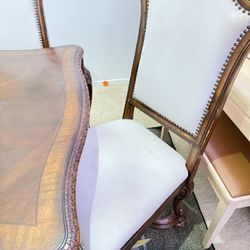 Beautiful Dining Table Set – 7 Chairs Included