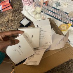 Apple AirPods Gen 2 - Excellent Condition - Ready to Use!