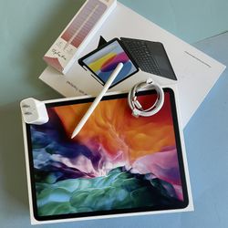 Apple iPad Pro 12.9” 4th Generation 256GB with pen, keyboard & Accessories