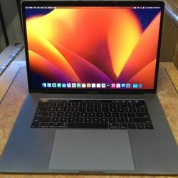 MacBook Pro 15" 2017 Touchbar Quad Core i7 16gb 512gb SSD Dual GPU

