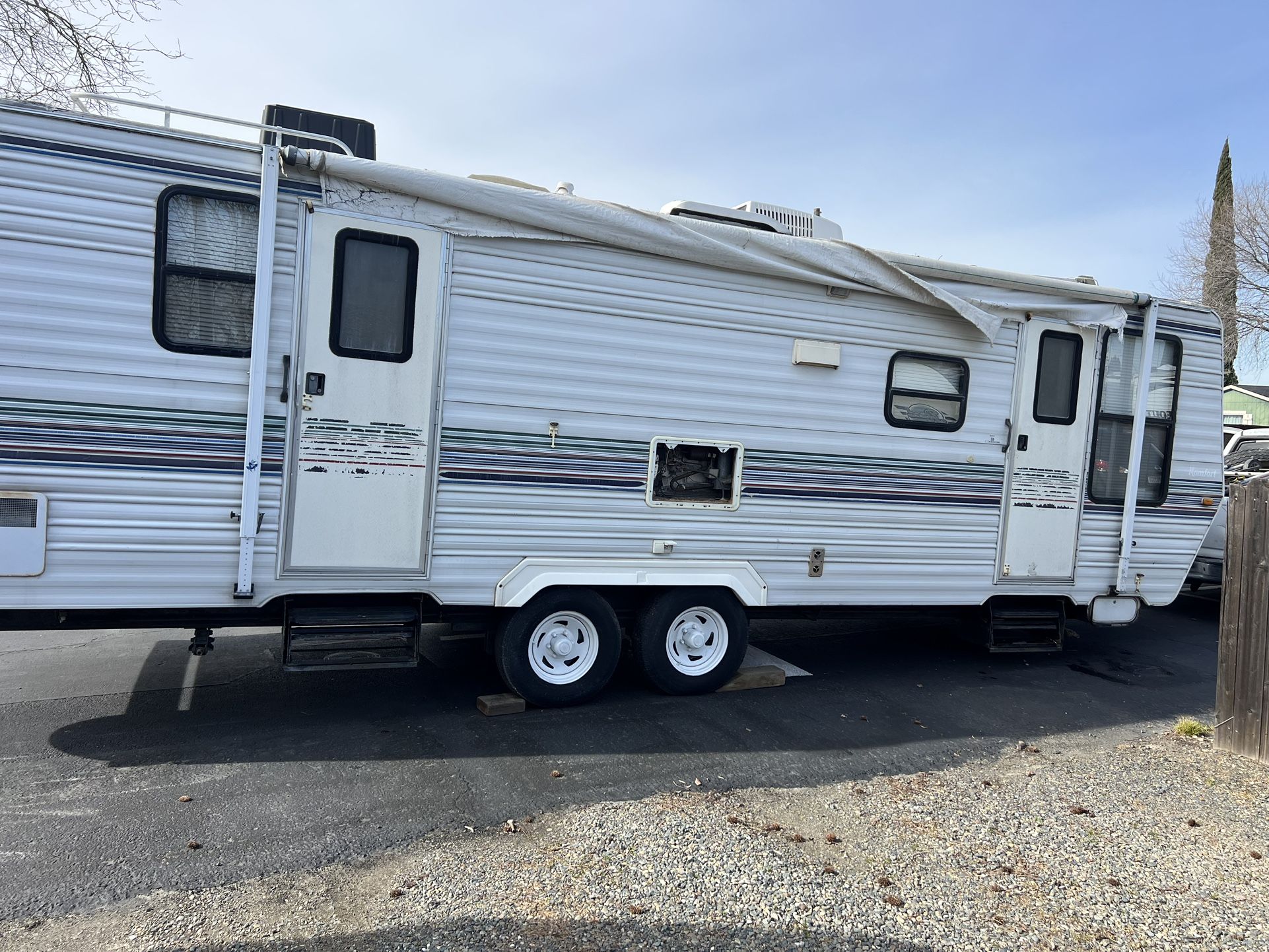 1996 Komfort Slideout Ac 2 Rooms Nice Trailer