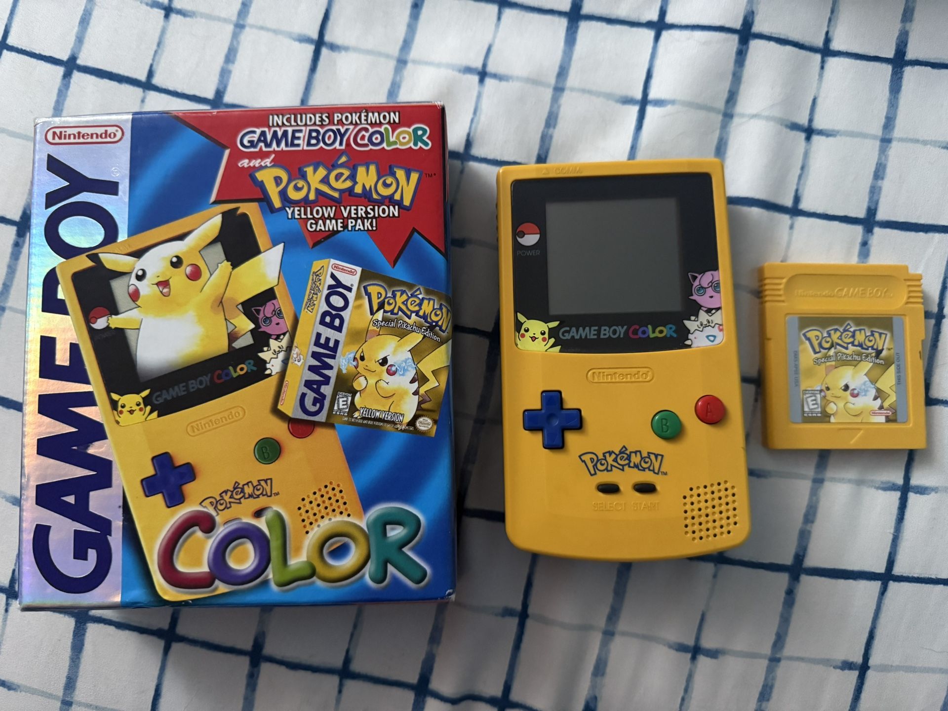 Nintendo GameBoy Color Pikachu Special Edition w/Pokemon Yellow in Box Tested SELL/TRADE