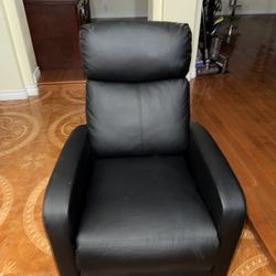 Single Black Reclining Chair 