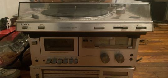 I’m selling a vintage setup. Everything works. Sony PS-333 direct drive turntable — spins, auto return works. Aiwa AD-M700 3-head cassette deck — play
