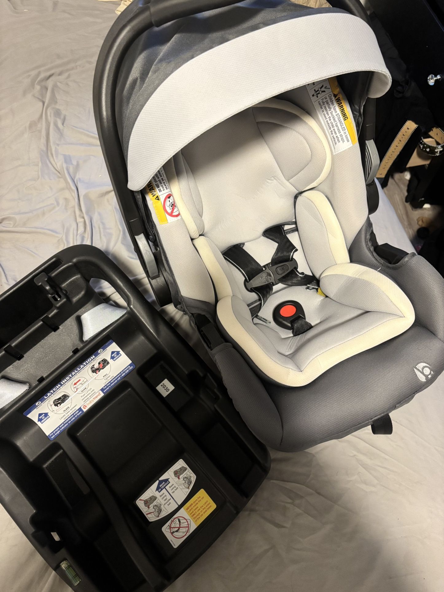 New/Unused Newborn unisex Car seat 