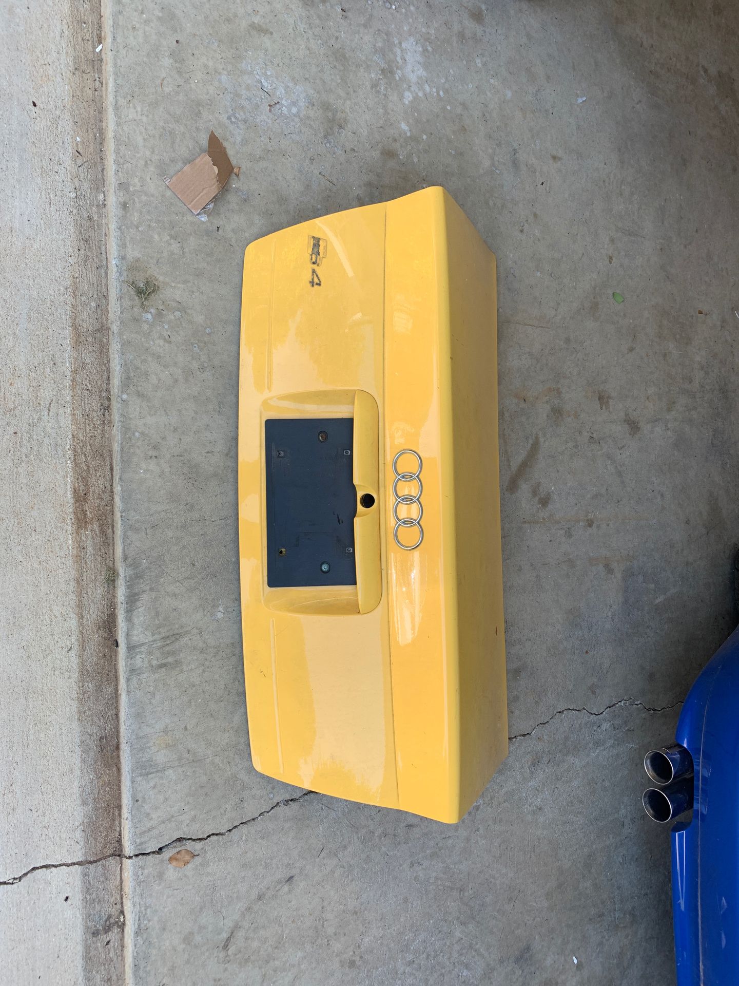 Audi b5 2001 s4 trunk I mola yellow