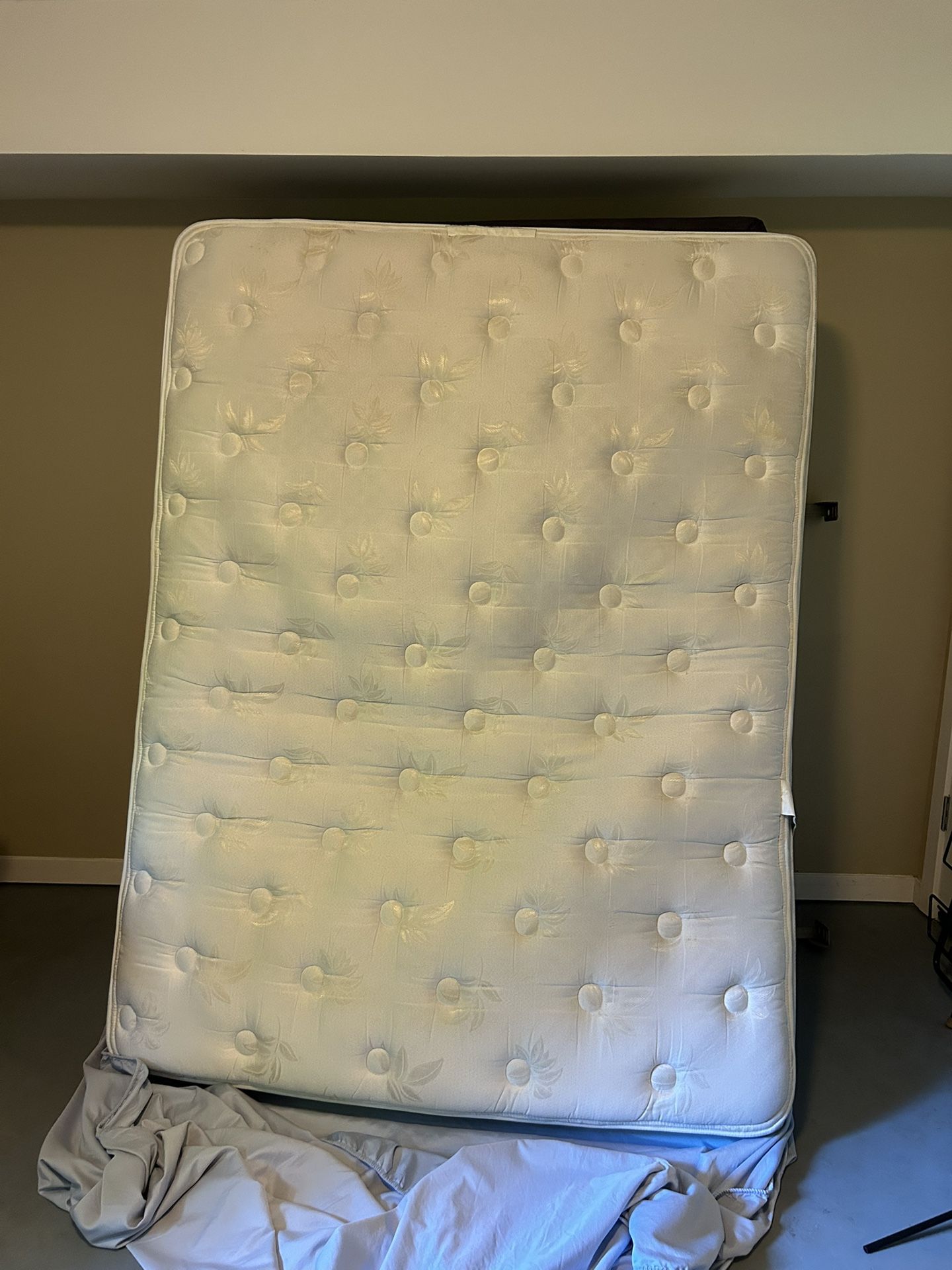 Queen-size Mattress With Box Spring And Frame
