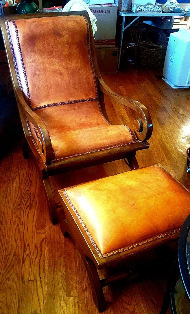Premium Leather Lounge Chair W/matching Ottoman