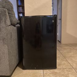 GE Mini Fridge