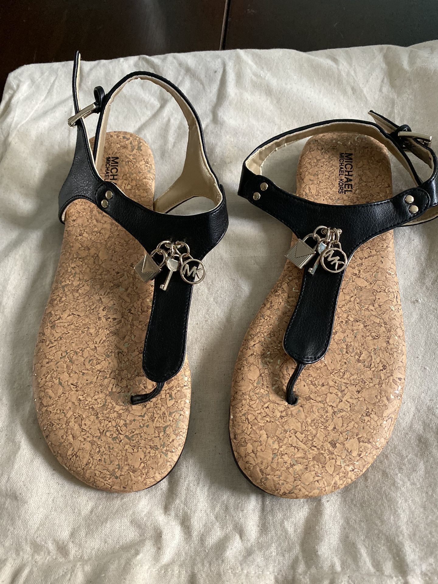 Michael Kors sandals size 5 fit like 6