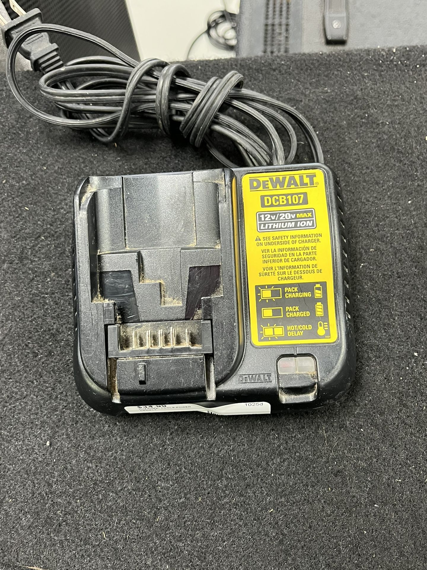 DEWALT Battery Charger (847342-12)