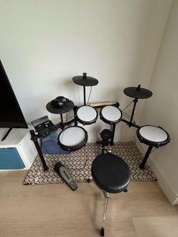 Drum kit Electric / Alesis Nitro Max Kit Electric Drum Set with Quiet Mesh Pads, 10" Dual Zone Snare