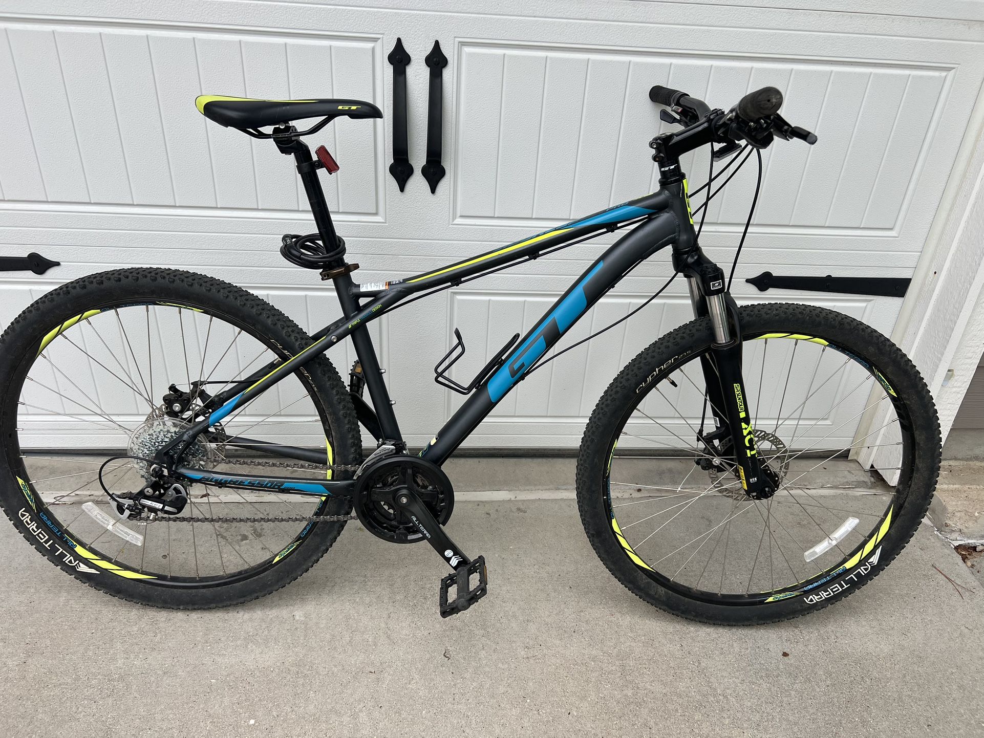 GT Aggressor Pro 27.5 Inch M Frame