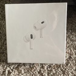 Apple AirPod 2nd Generation With Charging Case