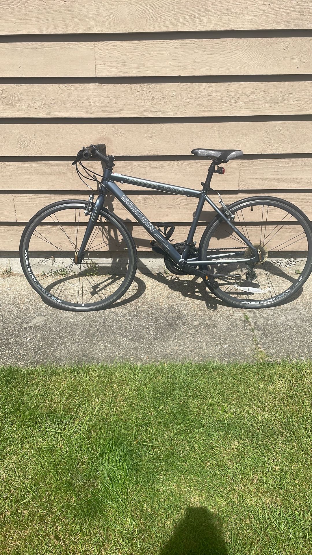 Schwinn Men’s 700c Tourist Bike