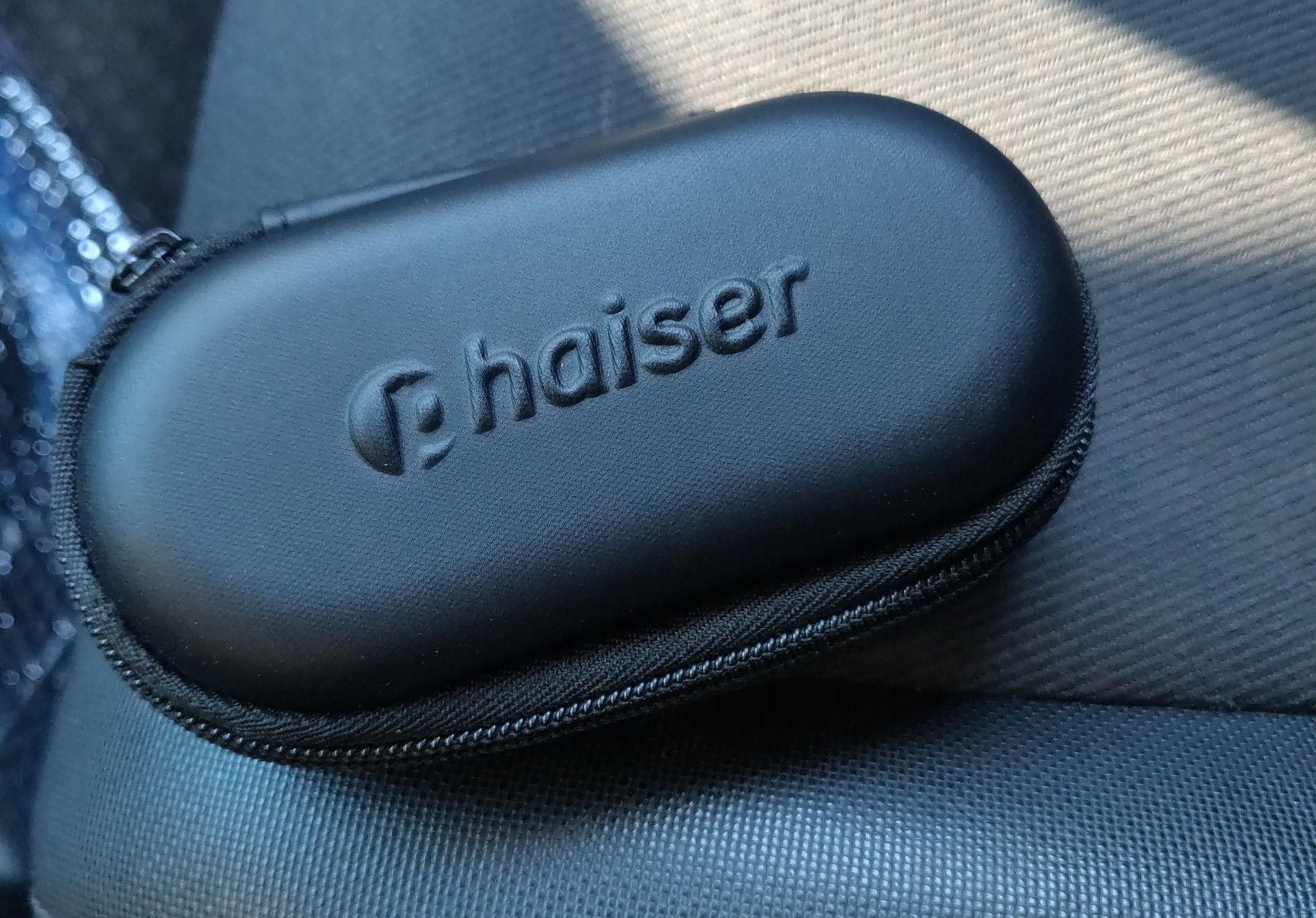Earbuds case
