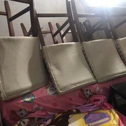 4 Dining Table Chairs 