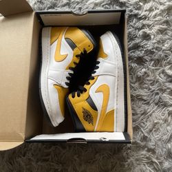 Jordan 1 Mid University Gold Size 8 Men