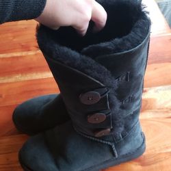 Ugg Boots - Bailey Button Size 7