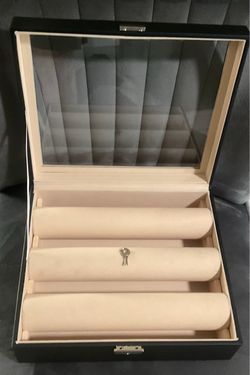 Black Bracelet Case w/Beige Interior