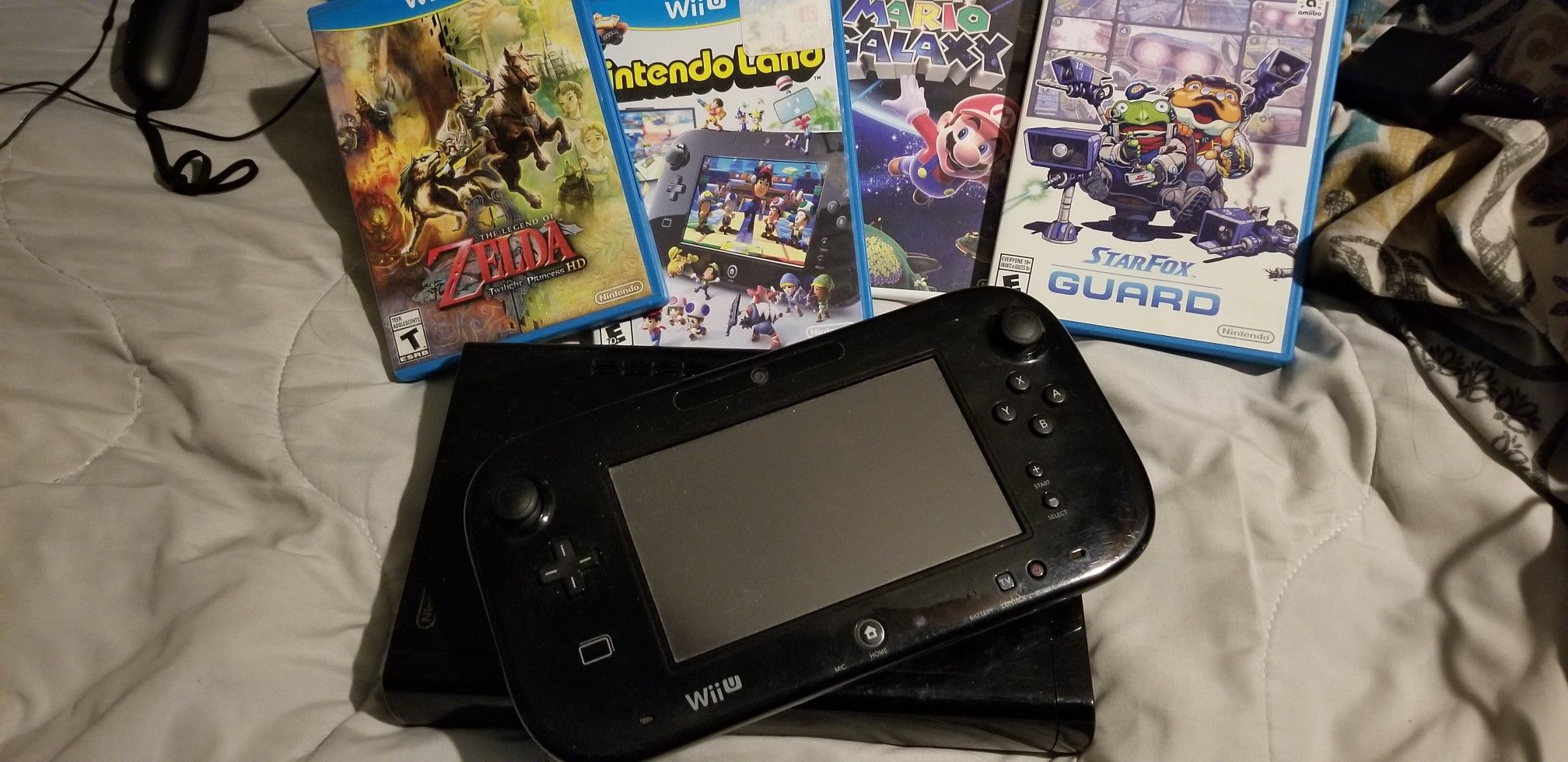Wii U Console and Gamepad 4 Games