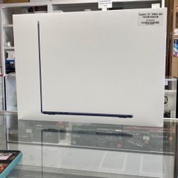 Apple 15” MacBook Air With M4 Chip 16gb/256gb SSD 