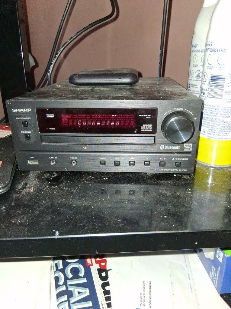 Sharp Receiver With Speakers