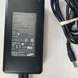 Samsung AC Adapter Power Cord for Laptop & Computer. Input: 100V-240V, Output: 14V, 4A