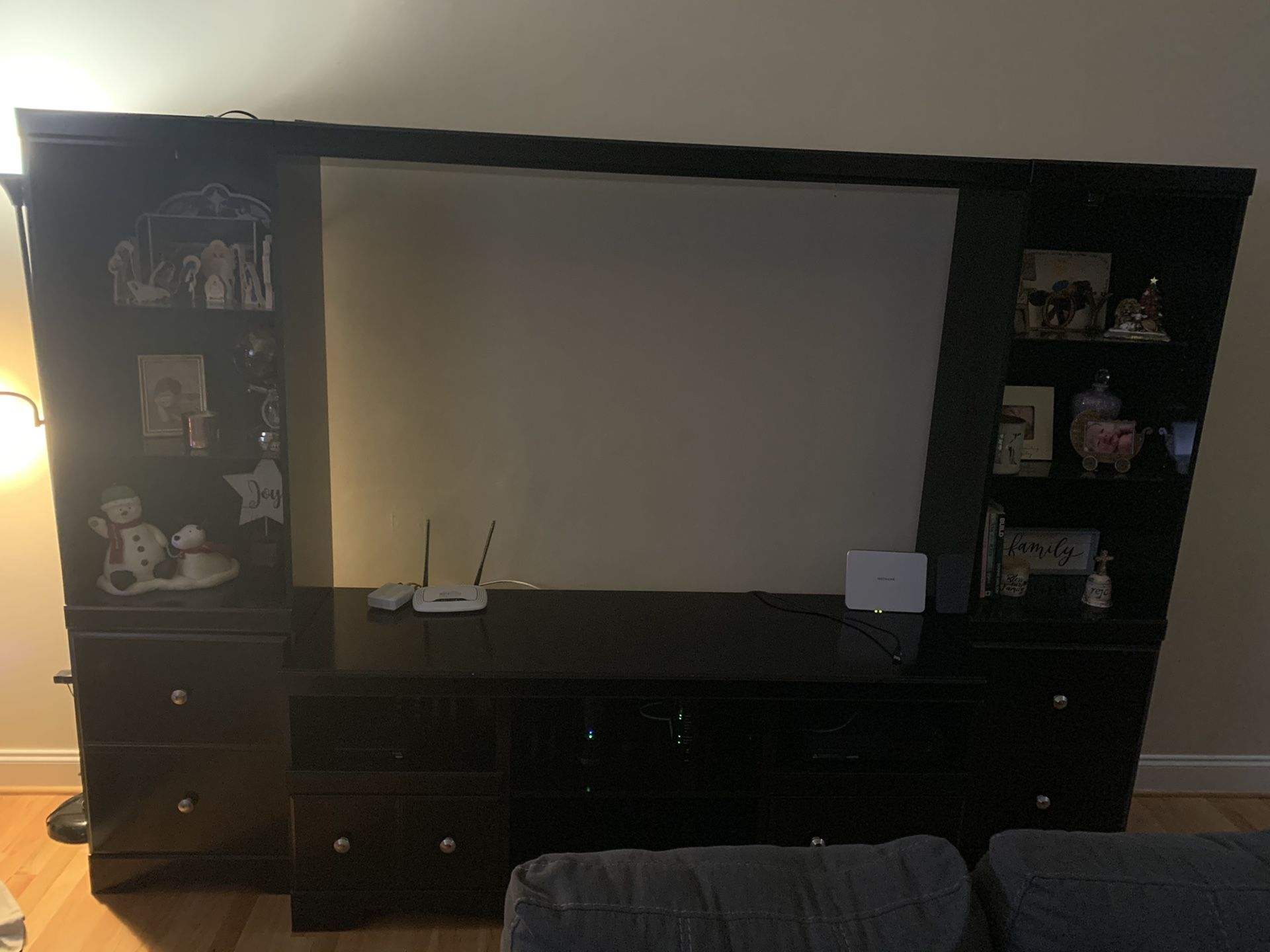 Entertainment center