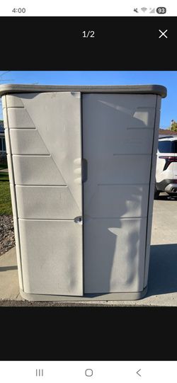 Rubbermaid Vertical Outdoor Plastic Vinyl Resin Lockable Storage Shed