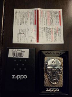 Zippo "Hammered Skull" windproof Zippo lighter with an antique silver/silver-etched finish