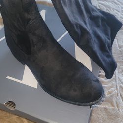 New Women's Suade Boots Size 8.5