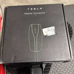 Tesla Mobile Charger -Tesla Gen 2 Mobile Connector EV Charger UMC charging with 220-Volt and 110-Volt adapters