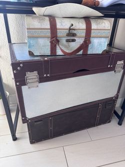 Decorative Vintage-Style Storage Trunk Set