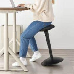 Sit-stand stool