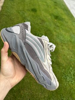 Yezzys 700