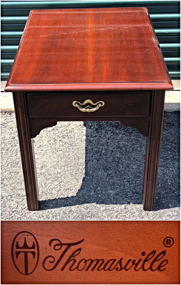 Thomasville Cherry Side Table Excellent Condition Furniture In 1 Of 3