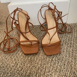 Strap up heels (Brown / Tan)