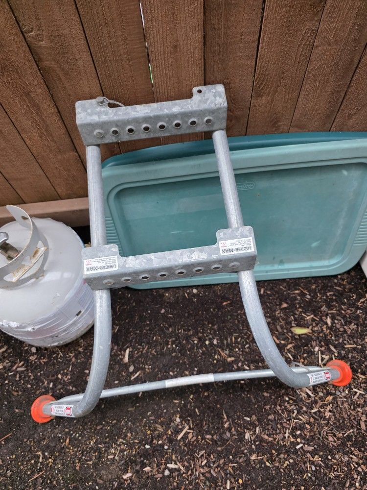 Ladder Max Standoff Attachment