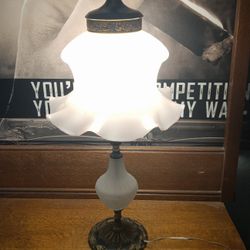 Vintage Or Antique Ruffled Opal Milk Glass Table Lamp 