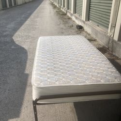 Cama Individual Nueva Con Colchón De Poco Uso