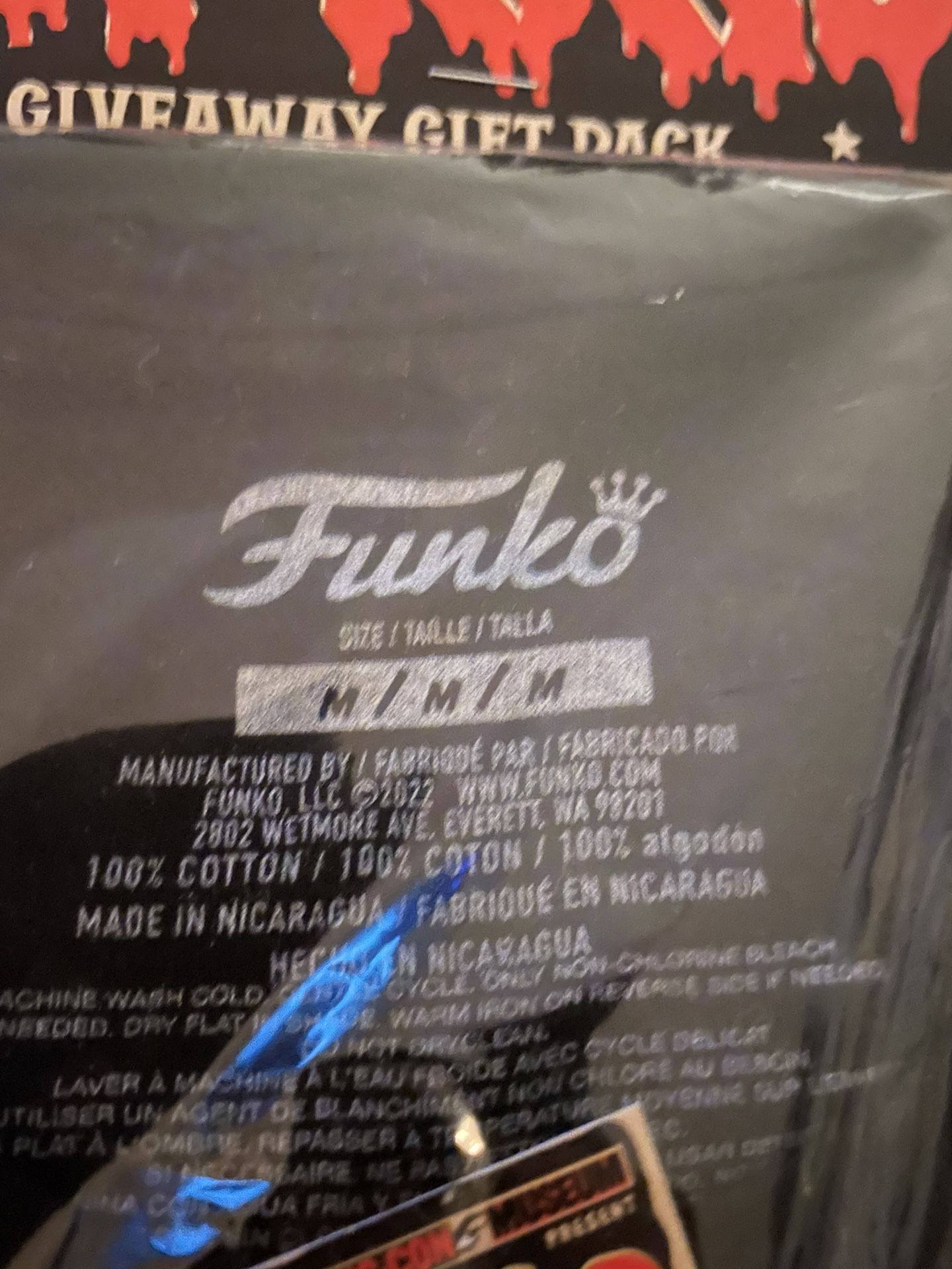 2 Funko Mask o Raid Bundles + 2 Posters + Machoman Pop